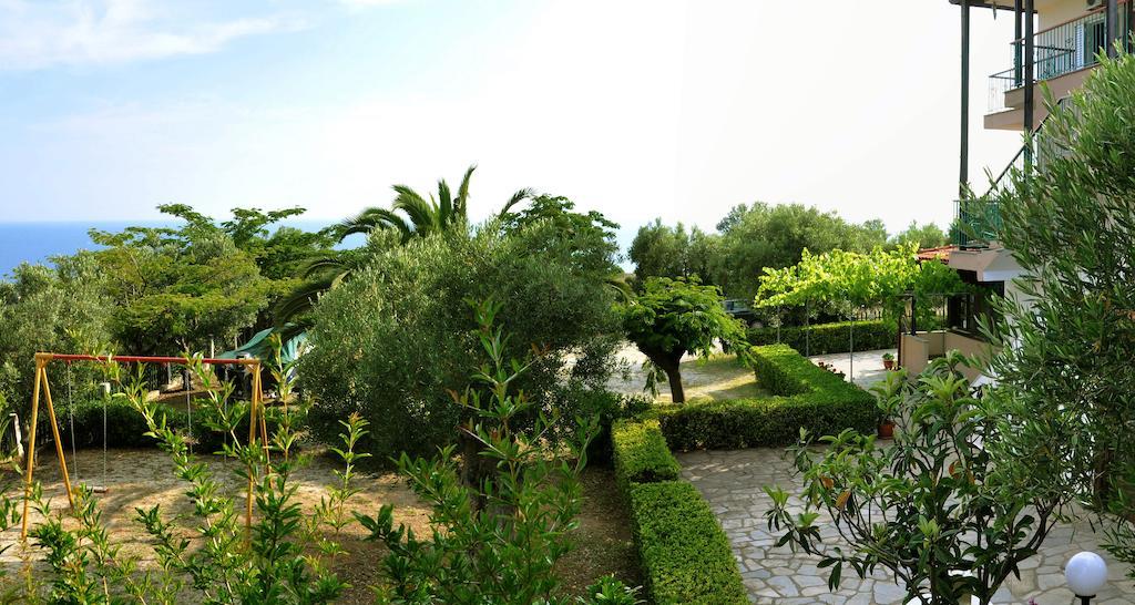 Aris Pension อาเกีย ปาราสเควิ ภายนอก รูปภาพ