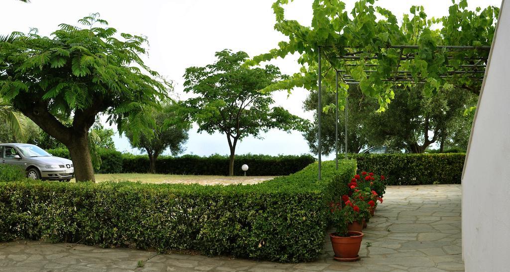 Aris Pension อาเกีย ปาราสเควิ ภายนอก รูปภาพ