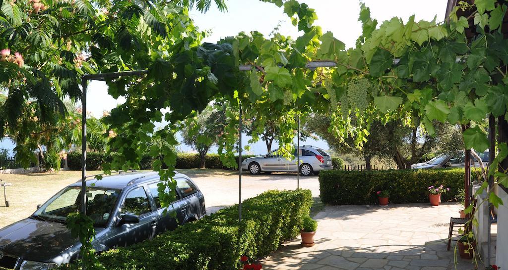 Aris Pension อาเกีย ปาราสเควิ ภายนอก รูปภาพ